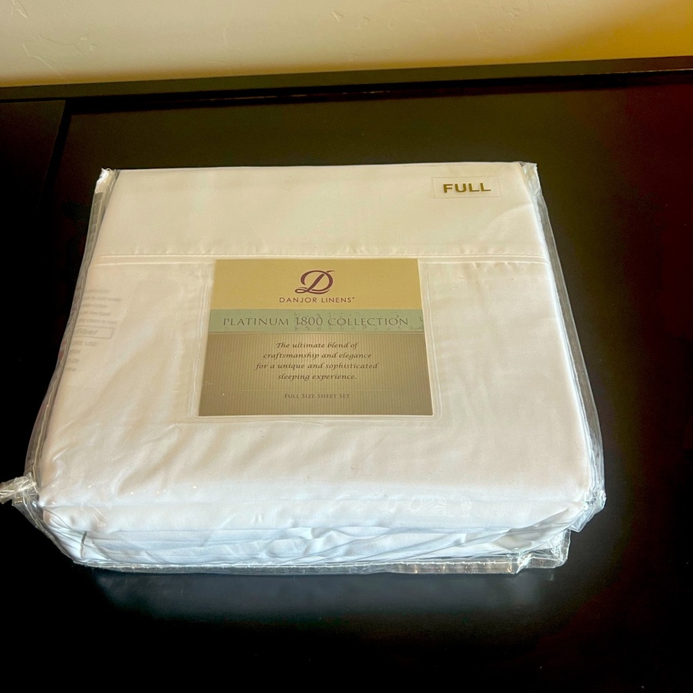 Danjor Linens Full size sheets. PLATINUM 1800 COLLECTION 1800. White.